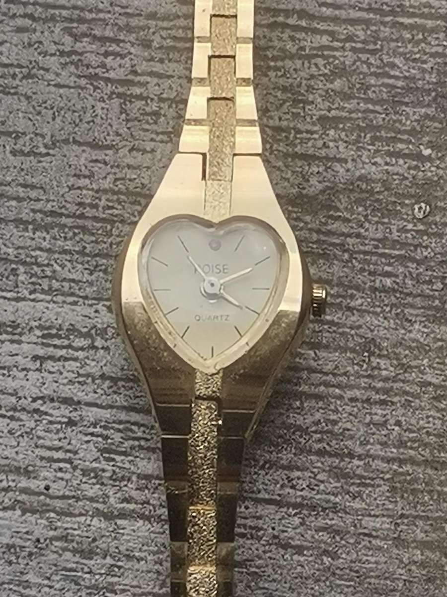 LADIES POISE HEART SHAPED GOLD WATCH IN EXCELLENT WORKING CONDITION