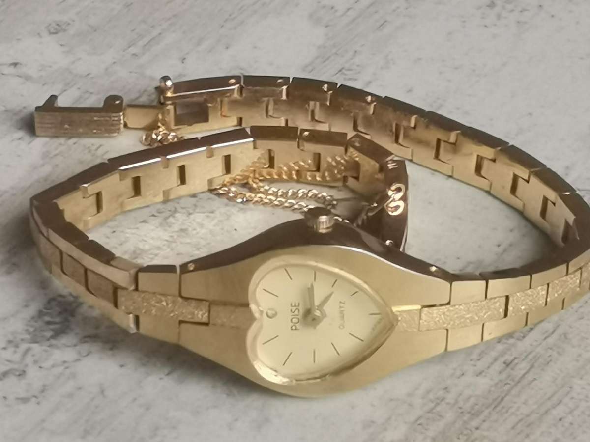 LADIES POISE HEART SHAPED GOLD WATCH IN EXCELLENT WORKING CONDITION