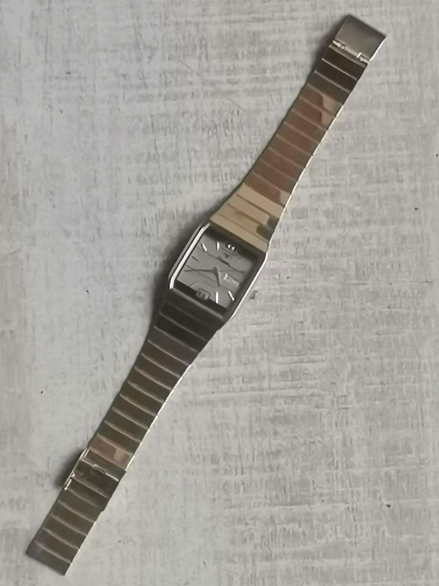 MENS VINTAGE HOSAM GOLD PLATED WATCH IN EXCELLENT WORKING CONDITION