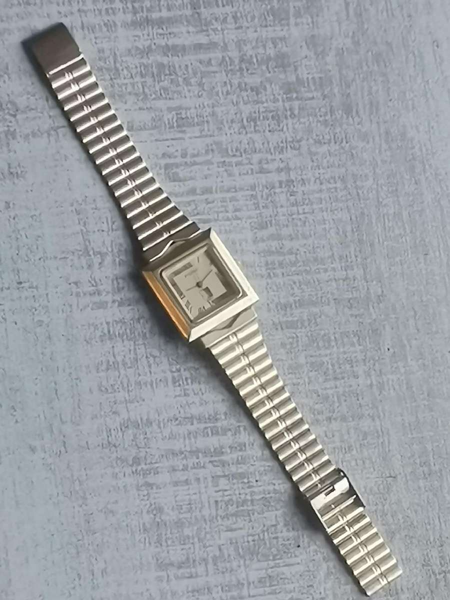 MENS VINTAGE GOLD POISE WATCH IN EXCELLENT WORKING CONDITION