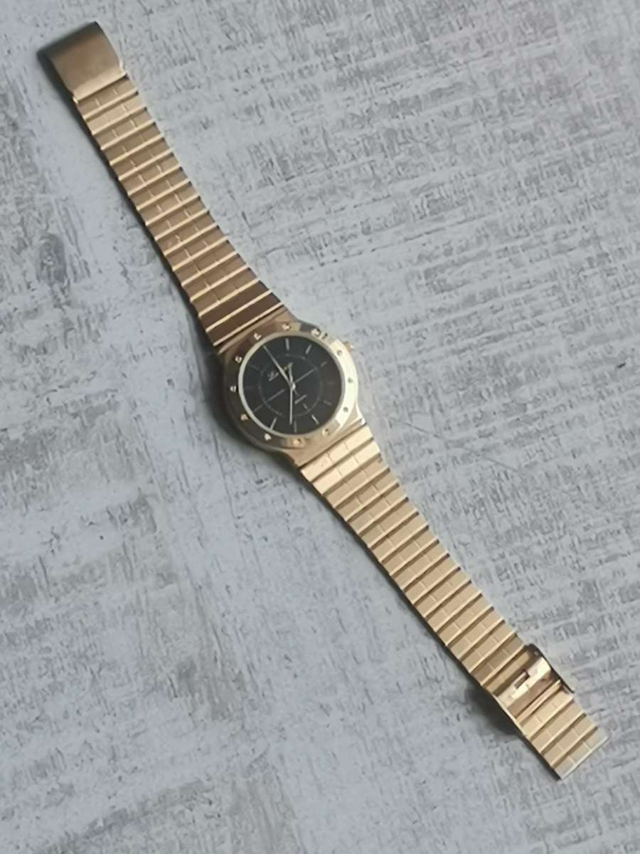 MENS VINTAGE LAURIER GOLD PLATED WATCH IN EXCELLENT WORKING CONDITION