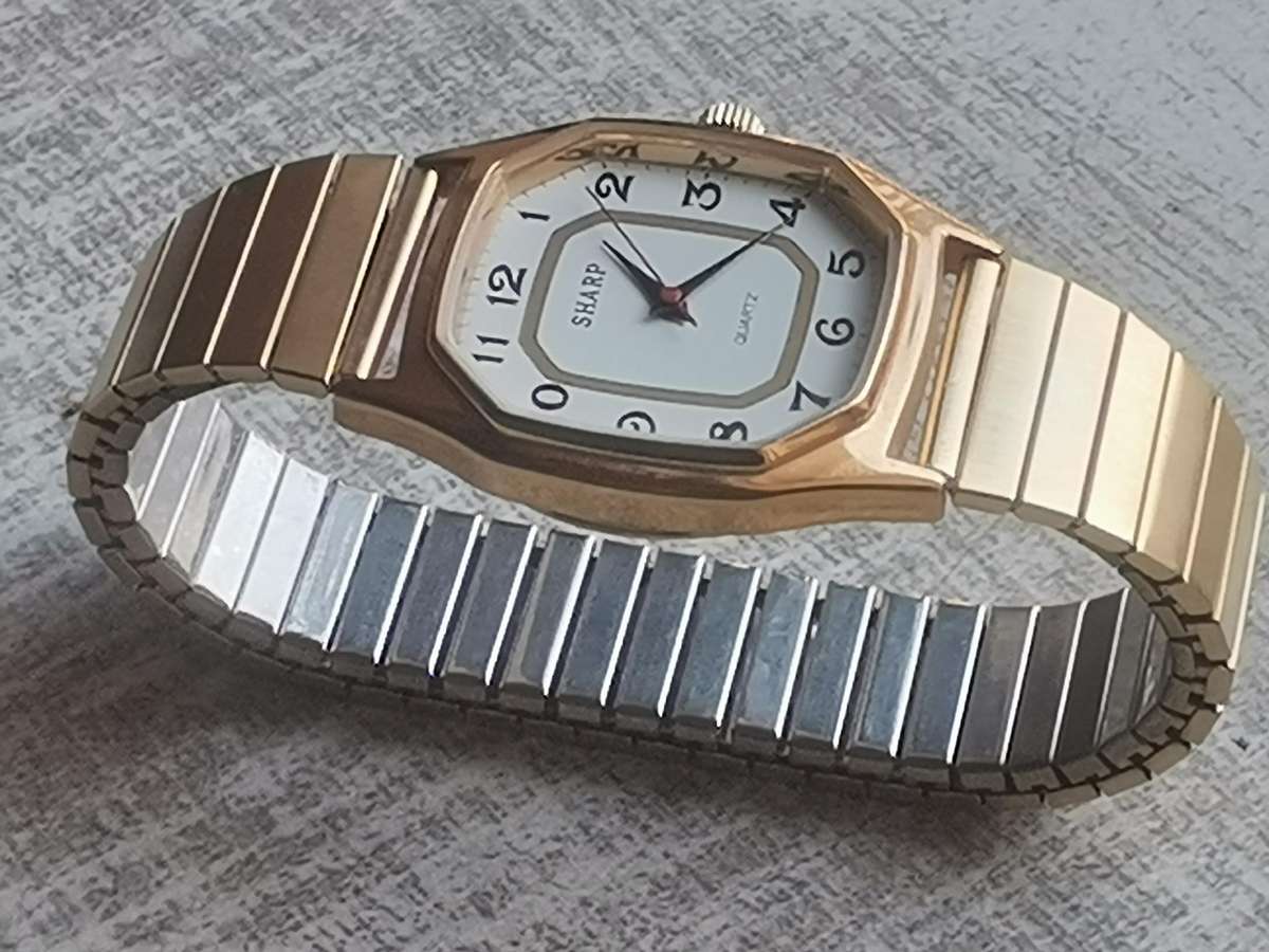 MENS VINTAGE SHARP GOLD PLATED WATCH IN EXCELLENT WORKING CONDITION