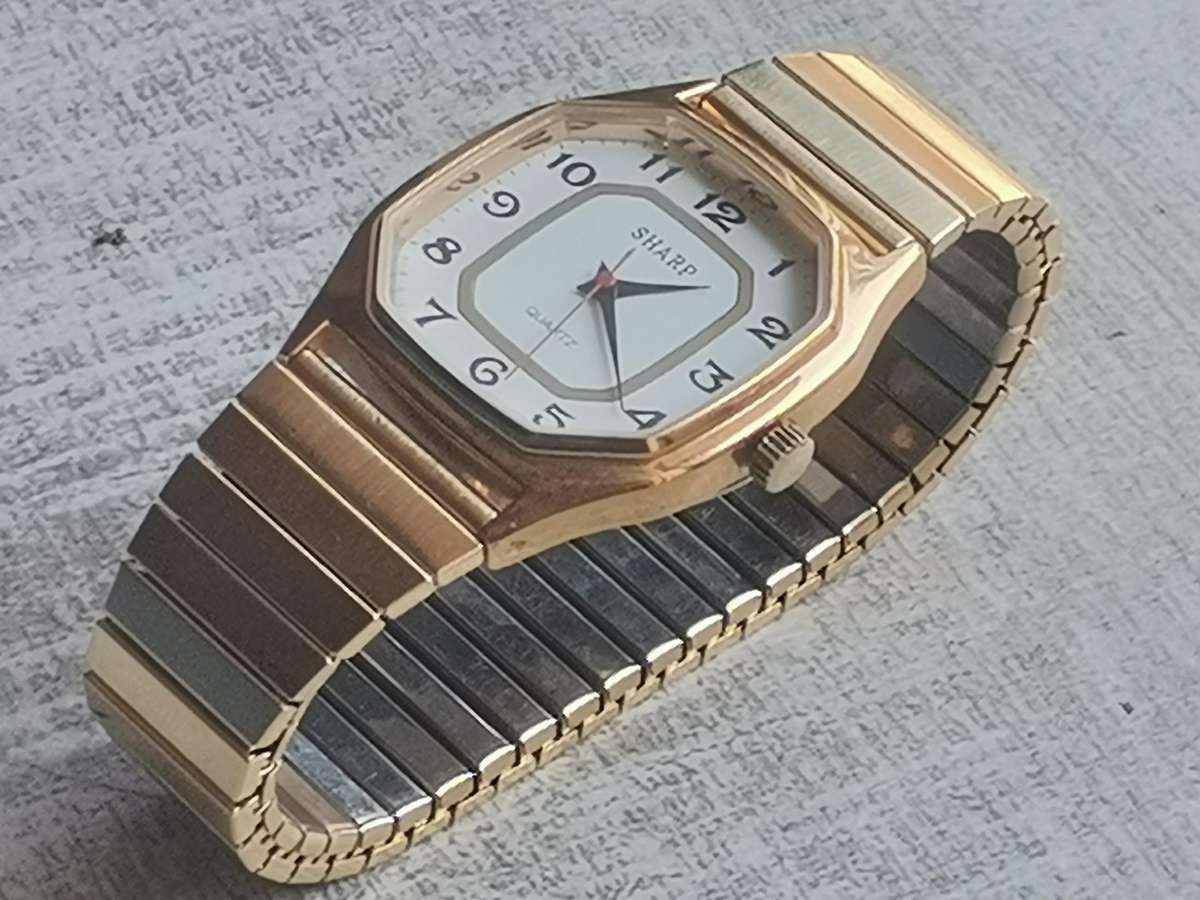 MENS VINTAGE SHARP GOLD PLATED WATCH IN EXCELLENT WORKING CONDITION