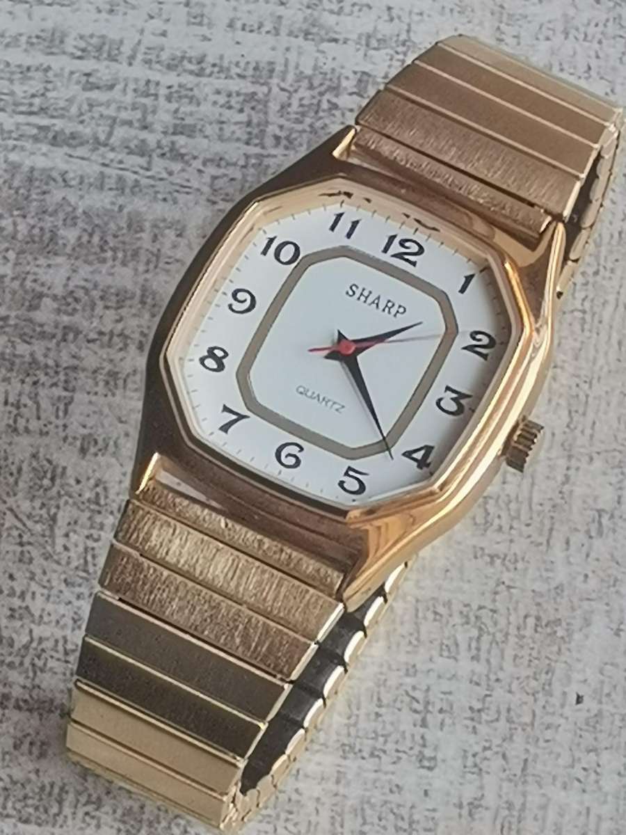 MENS VINTAGE SHARP GOLD PLATED WATCH IN EXCELLENT WORKING CONDITION
