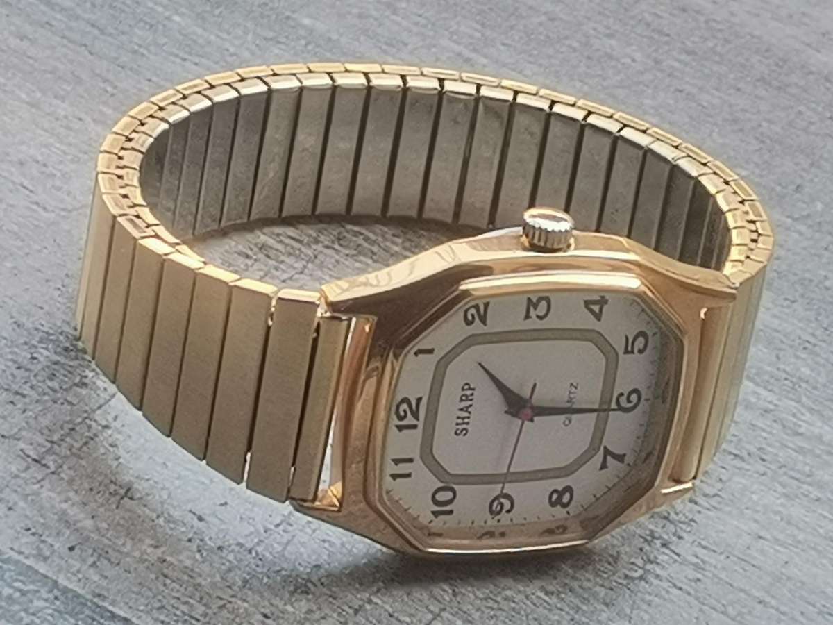 MENS VINTAGE SHARP GOLD PLATED WATCH IN EXCELLENT WORKING CONDITION