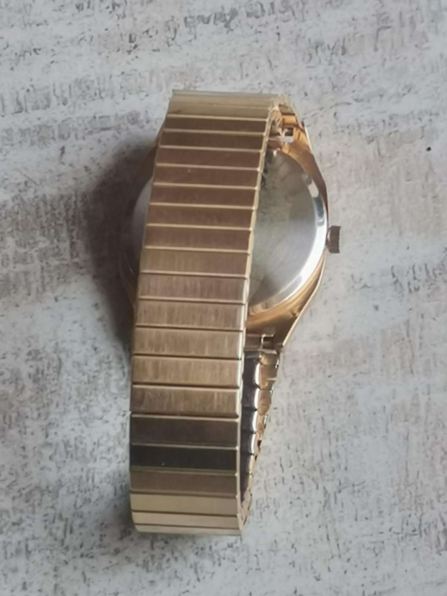 MENS VINTAGE SHARP GOLD PLATED WATCH IN EXCELLENT WORKING CONDITION