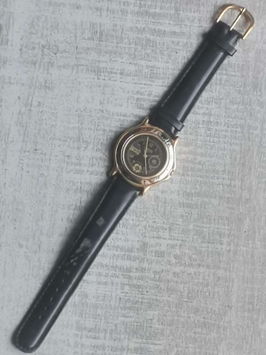 MENS VINTAGE SAFARI TROPHY WATCH IN EXCELLENT WORKING CONDITION