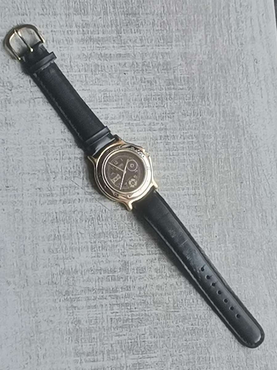 MENS VINTAGE SAFARI TROPHY WATCH IN EXCELLENT WORKING CONDITION