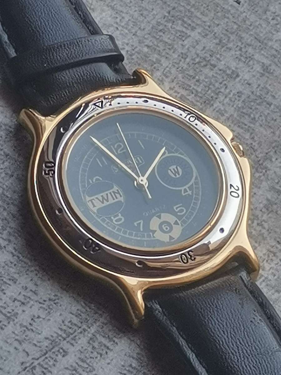 MENS VINTAGE SAFARI TROPHY WATCH IN EXCELLENT WORKING CONDITION