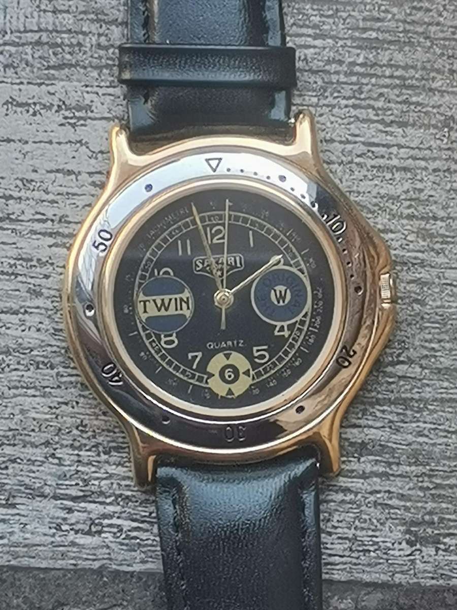 MENS VINTAGE SAFARI TROPHY WATCH IN EXCELLENT WORKING CONDITION