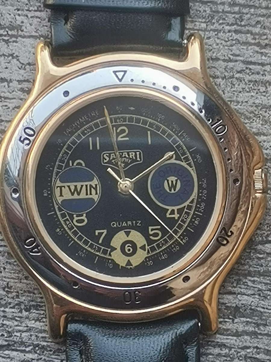 MENS VINTAGE SAFARI TROPHY WATCH IN EXCELLENT WORKING CONDITION