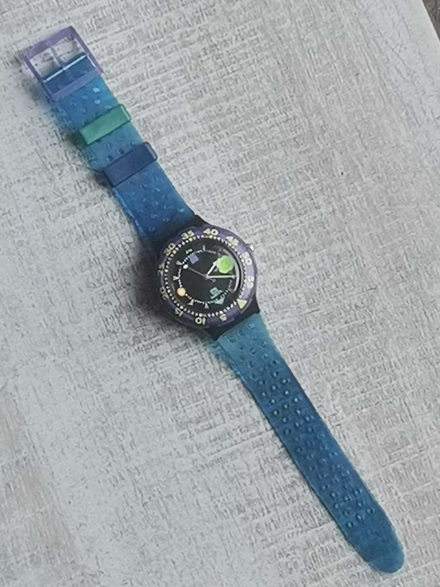 MENS XS SPORTS WATCH WITH ROTATING BEZEL IN EXCELLENT WORKING CONDITION