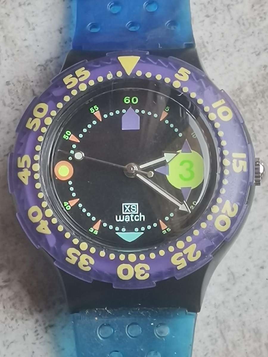 MENS XS SPORTS WATCH WITH ROTATING BEZEL IN EXCELLENT WORKING CONDITION