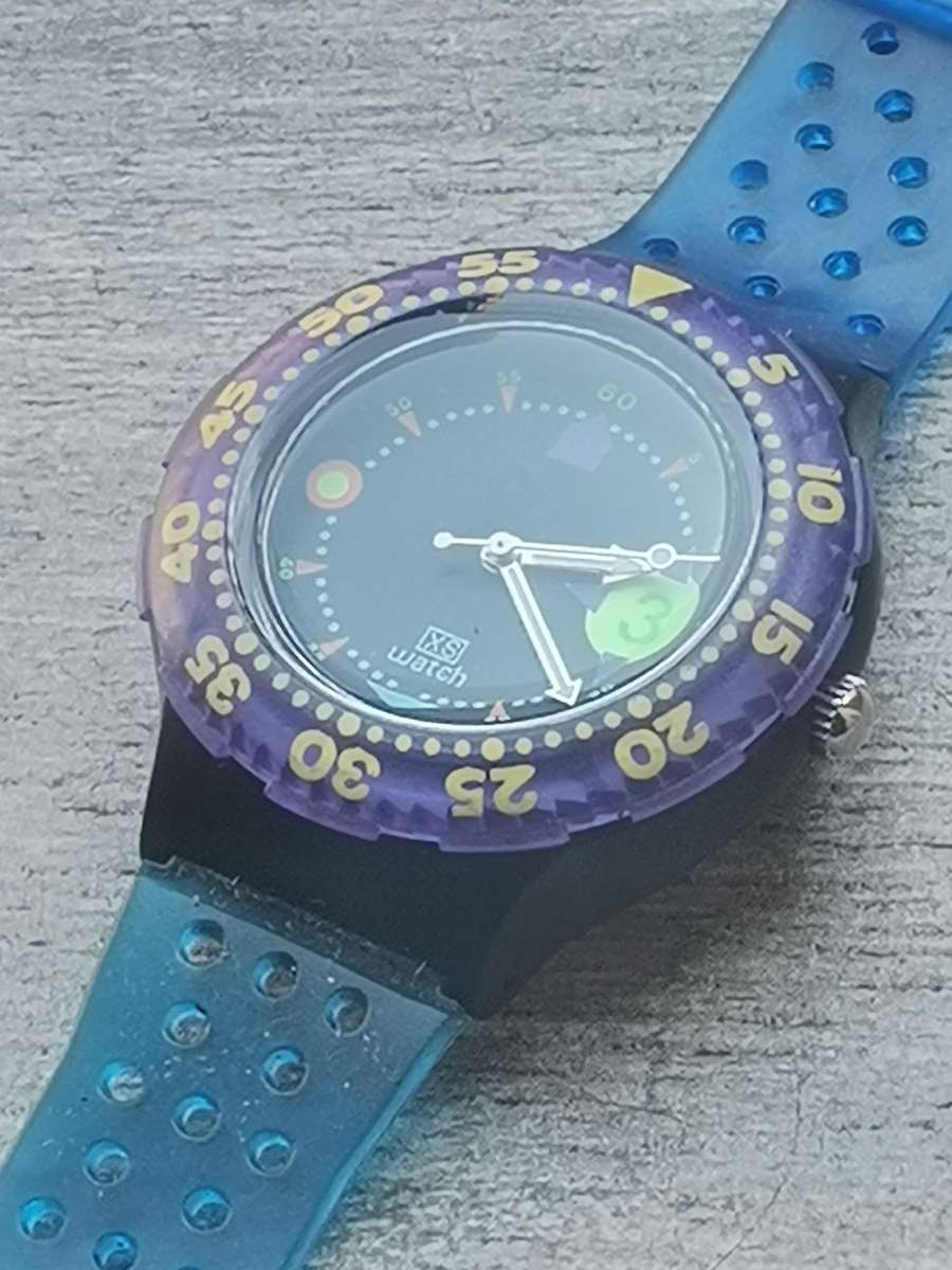 MENS XS SPORTS WATCH WITH ROTATING BEZEL IN EXCELLENT WORKING CONDITION