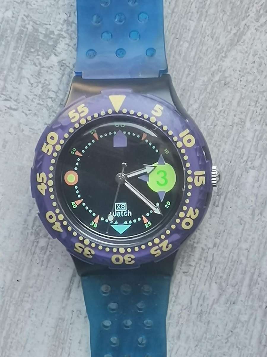 MENS XS SPORTS WATCH WITH ROTATING BEZEL IN EXCELLENT WORKING CONDITION