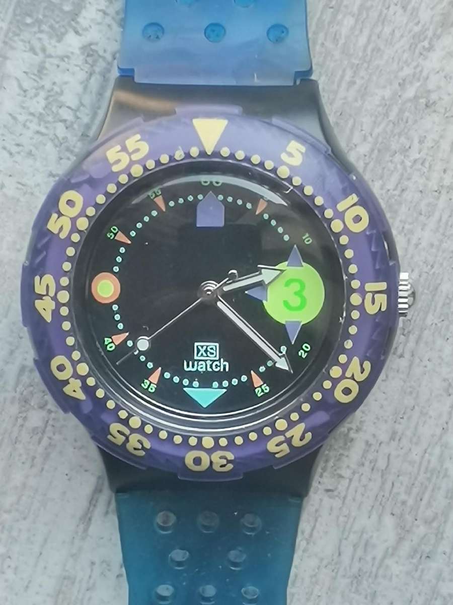 MENS XS SPORTS WATCH WITH ROTATING BEZEL IN EXCELLENT WORKING CONDITION