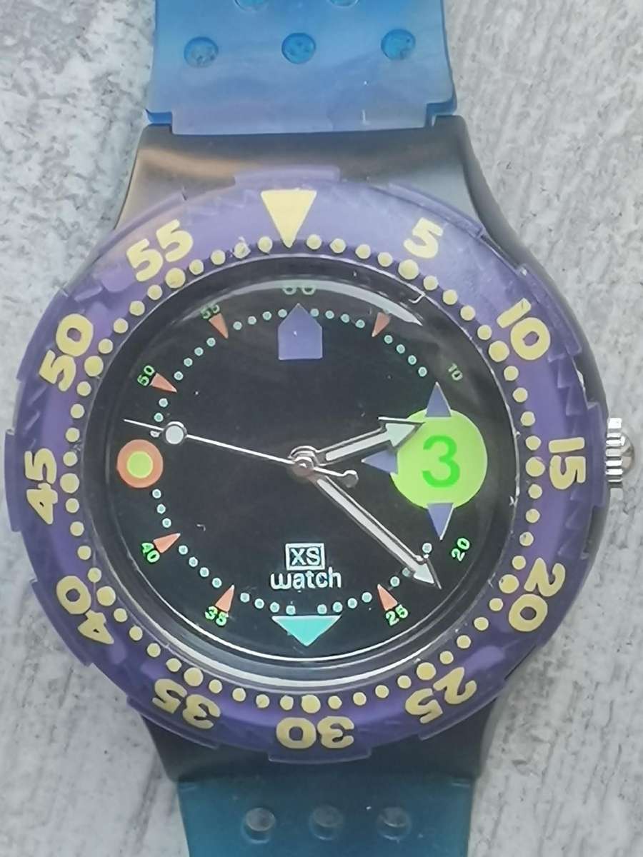 MENS XS SPORTS WATCH WITH ROTATING BEZEL IN EXCELLENT WORKING CONDITION