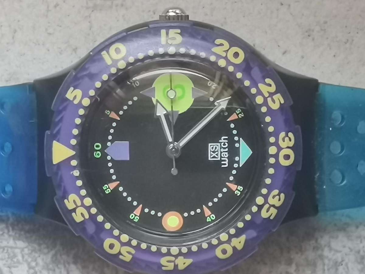 MENS XS SPORTS WATCH WITH ROTATING BEZEL IN EXCELLENT WORKING CONDITION