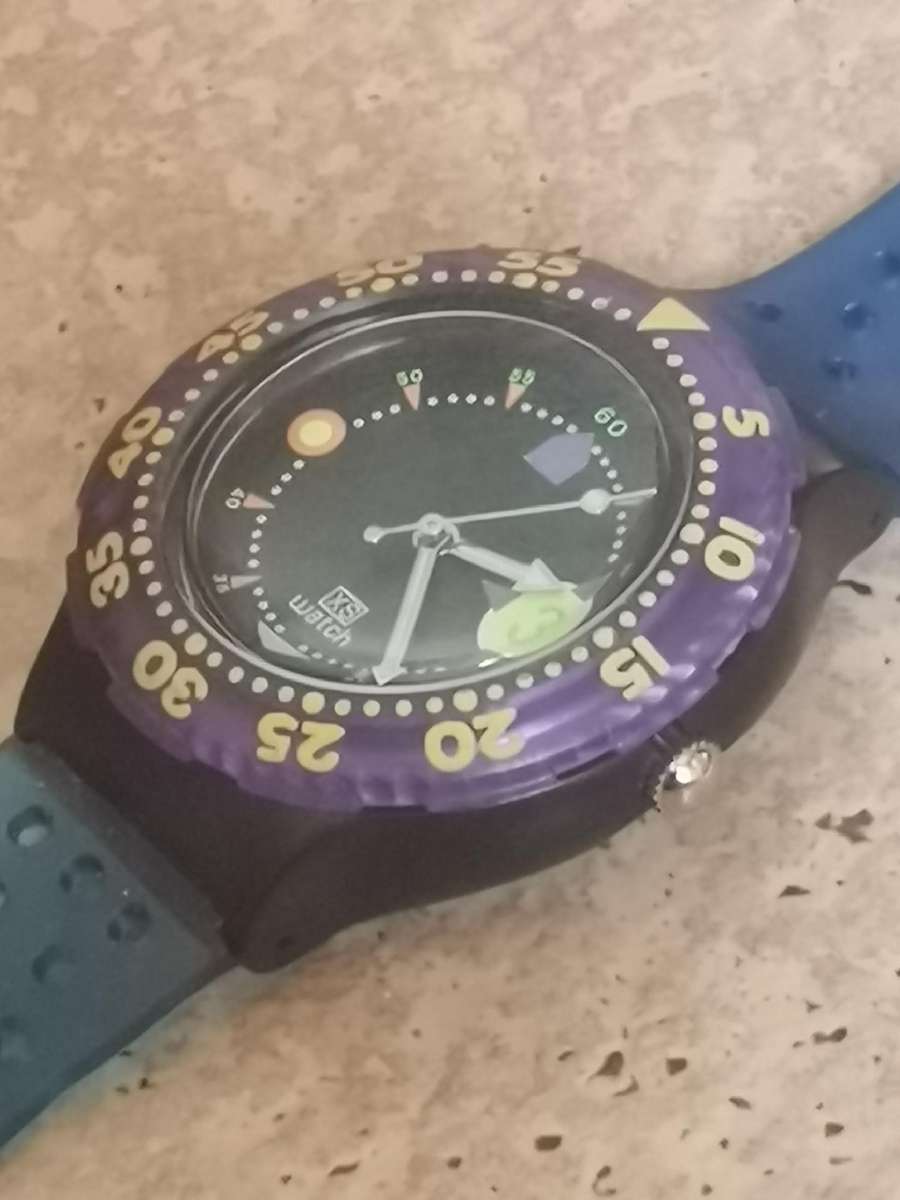 MENS XS SPORTS WATCH WITH ROTATING BEZEL IN EXCELLENT WORKING CONDITION