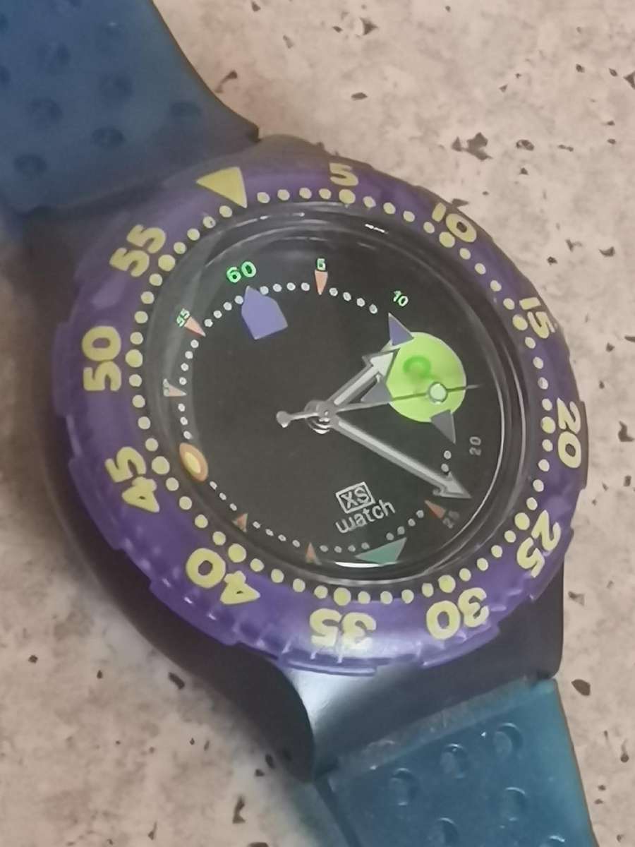 MENS XS SPORTS WATCH WITH ROTATING BEZEL IN EXCELLENT WORKING CONDITION