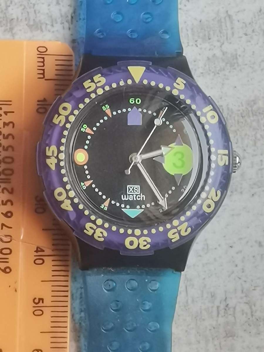MENS XS SPORTS WATCH WITH ROTATING BEZEL IN EXCELLENT WORKING CONDITION