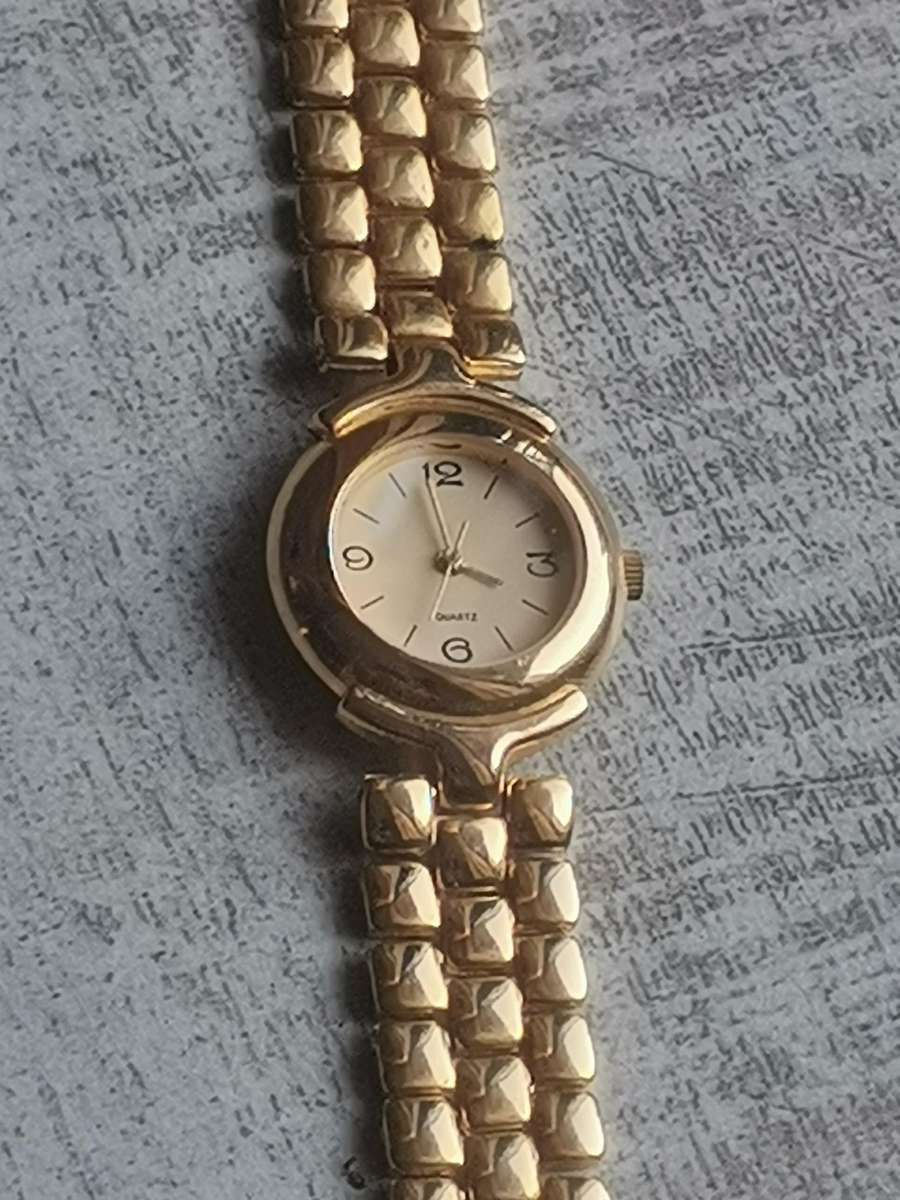 LADIES GOLD PLATED WATCH IN EXCELLENT WORKING CONDITION