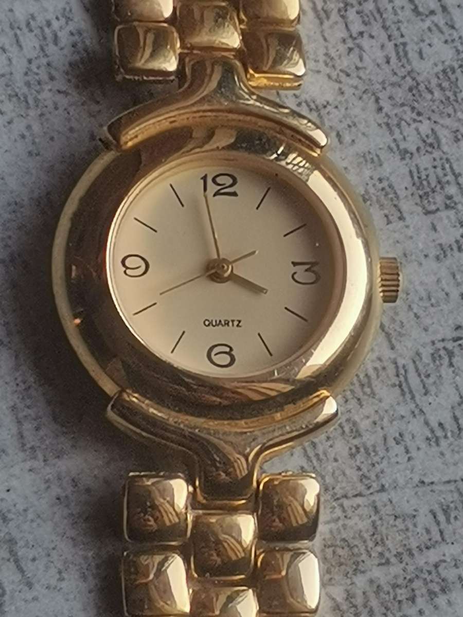 LADIES GOLD PLATED WATCH IN EXCELLENT WORKING CONDITION