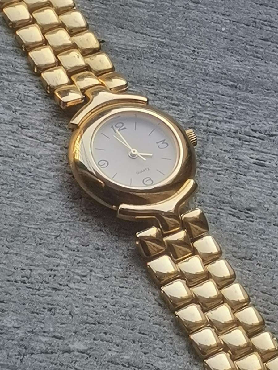 LADIES GOLD PLATED WATCH IN EXCELLENT WORKING CONDITION