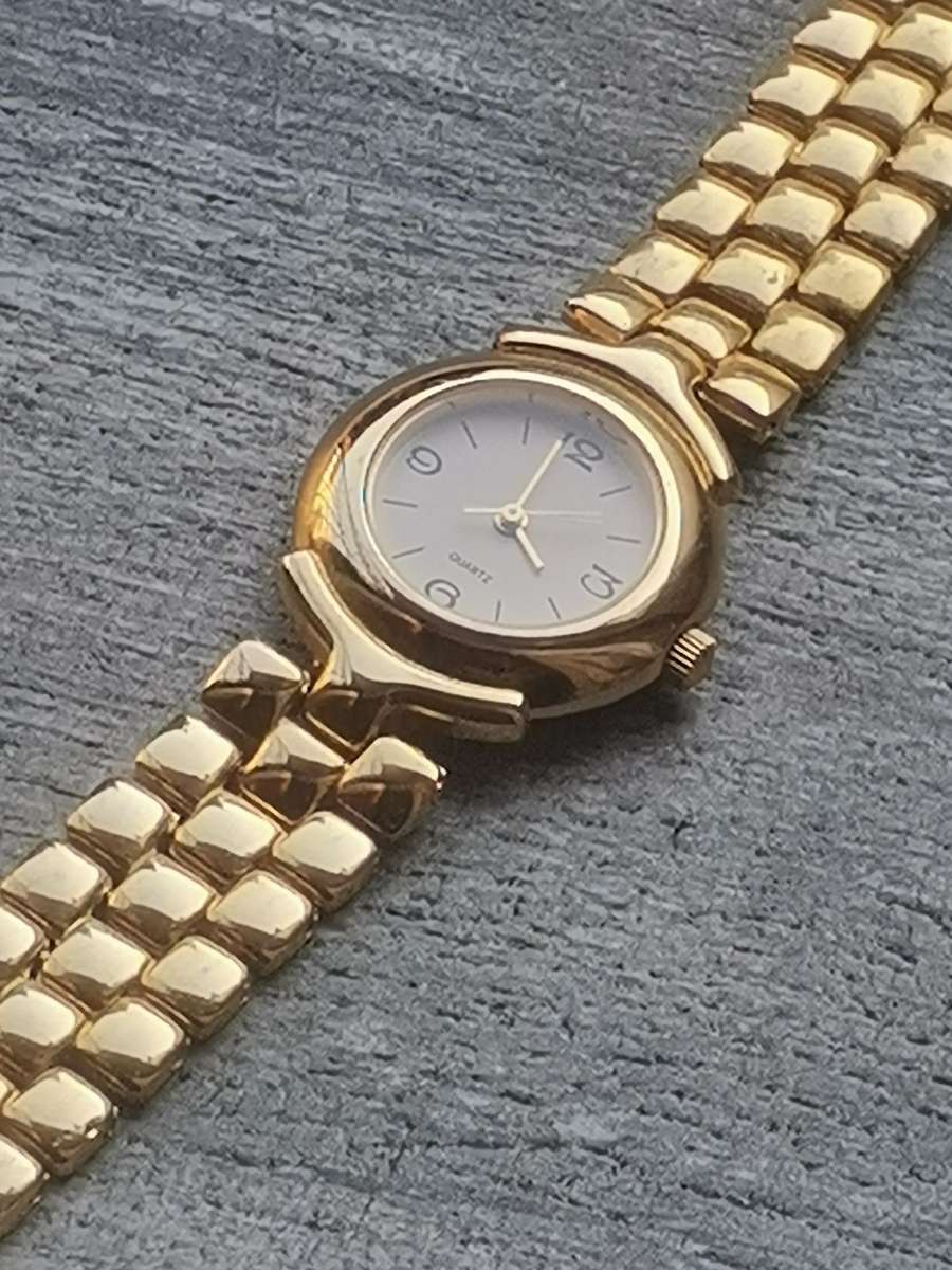 LADIES GOLD PLATED WATCH IN EXCELLENT WORKING CONDITION