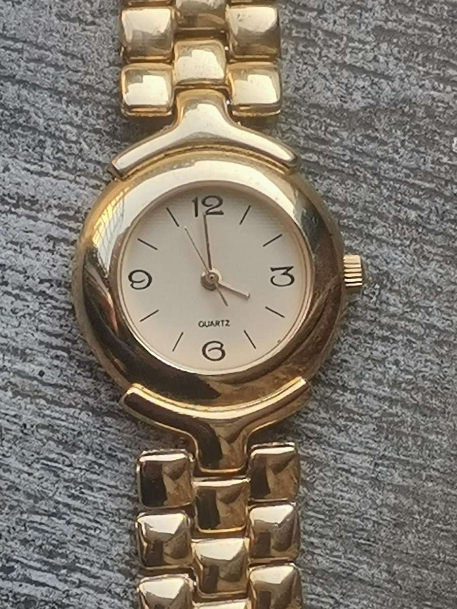LADIES GOLD PLATED WATCH IN EXCELLENT WORKING CONDITION
