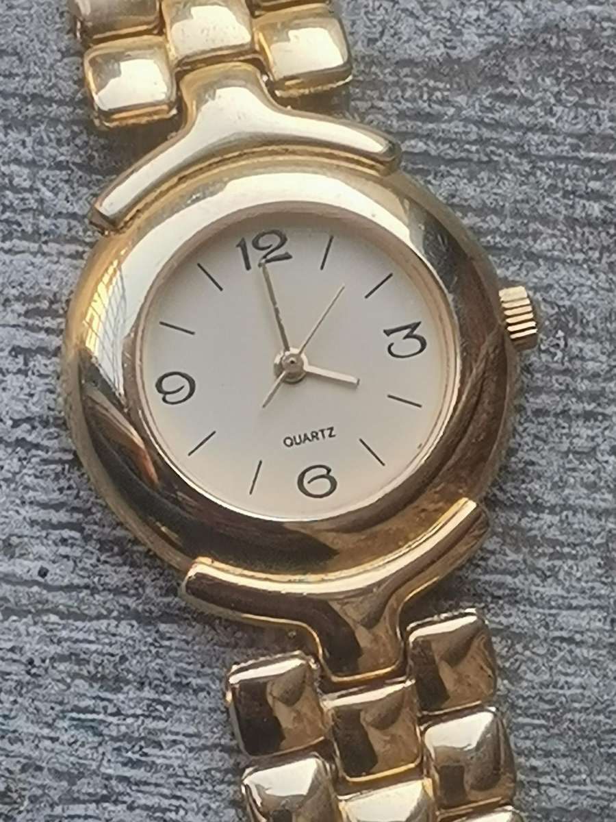 LADIES GOLD PLATED WATCH IN EXCELLENT WORKING CONDITION