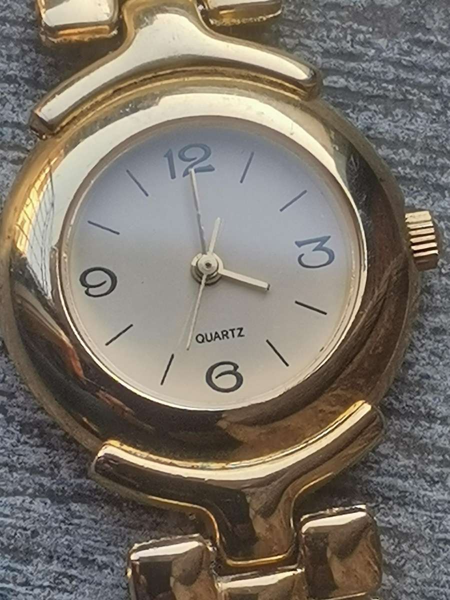 LADIES GOLD PLATED WATCH IN EXCELLENT WORKING CONDITION