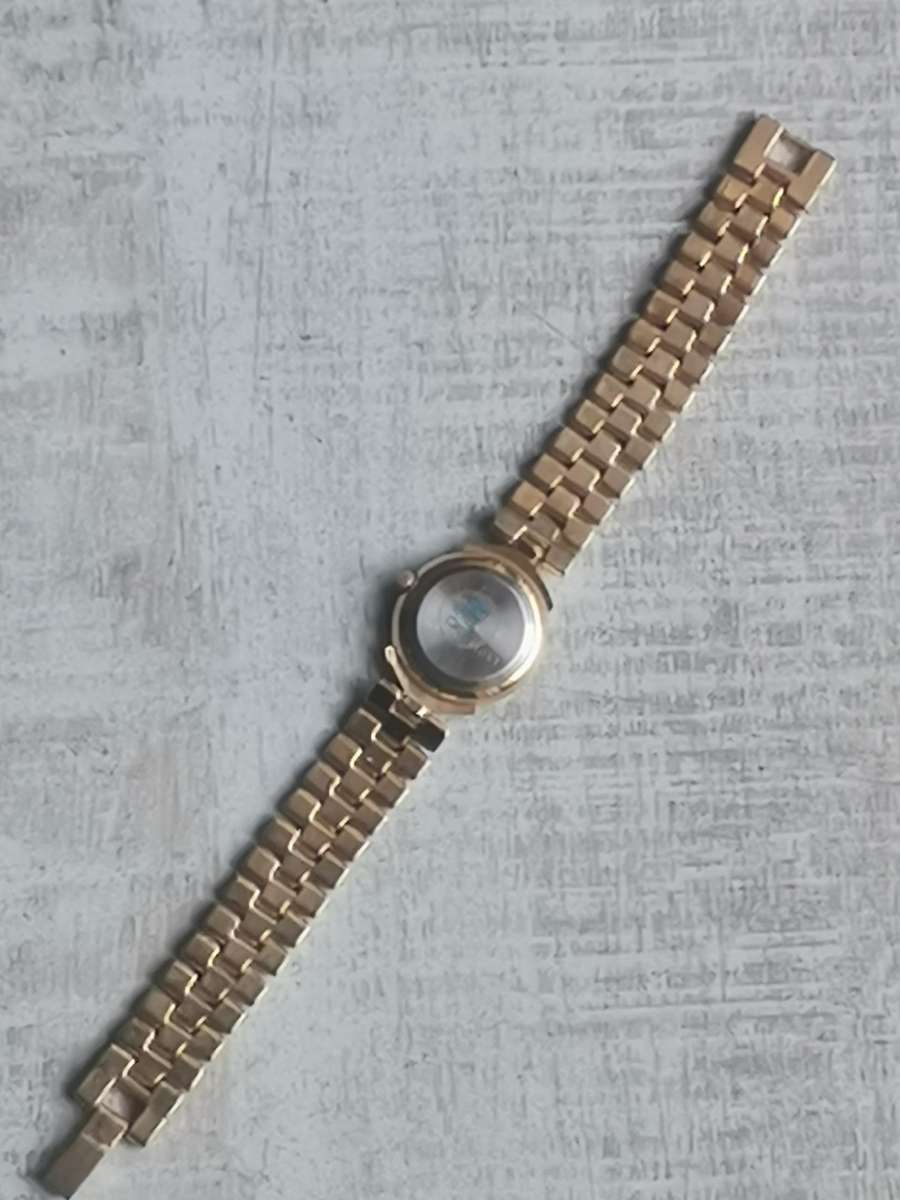 LADIES GOLD PLATED WATCH IN EXCELLENT WORKING CONDITION