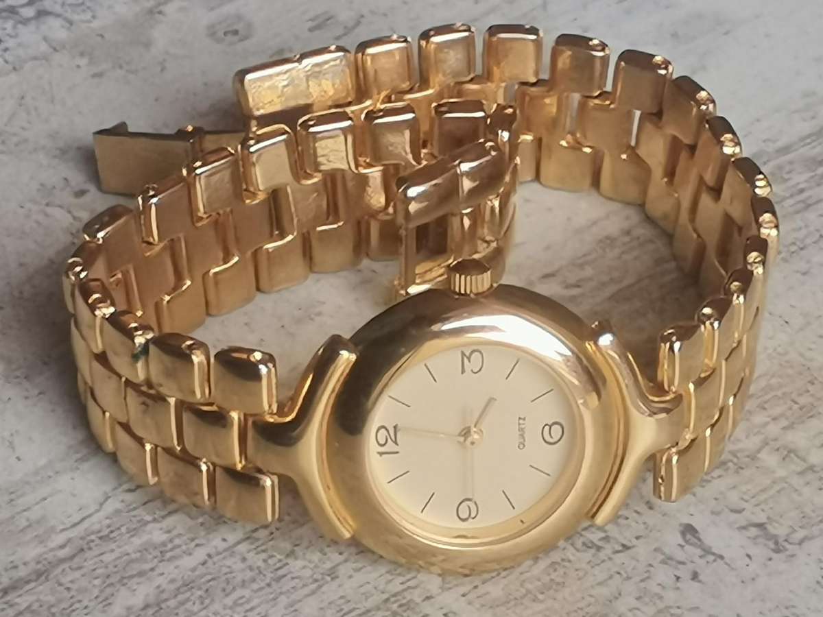 LADIES GOLD PLATED WATCH IN EXCELLENT WORKING CONDITION