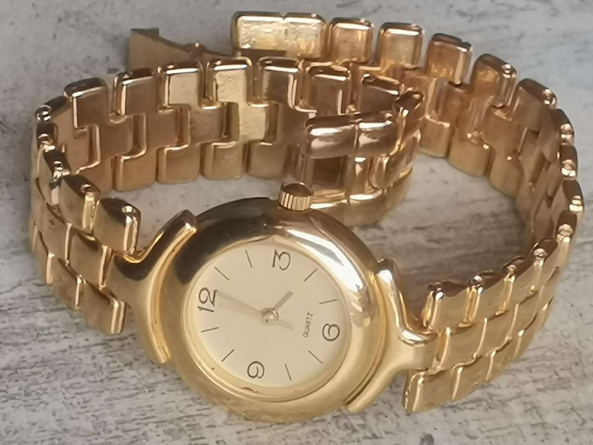 LADIES GOLD PLATED WATCH IN EXCELLENT WORKING CONDITION