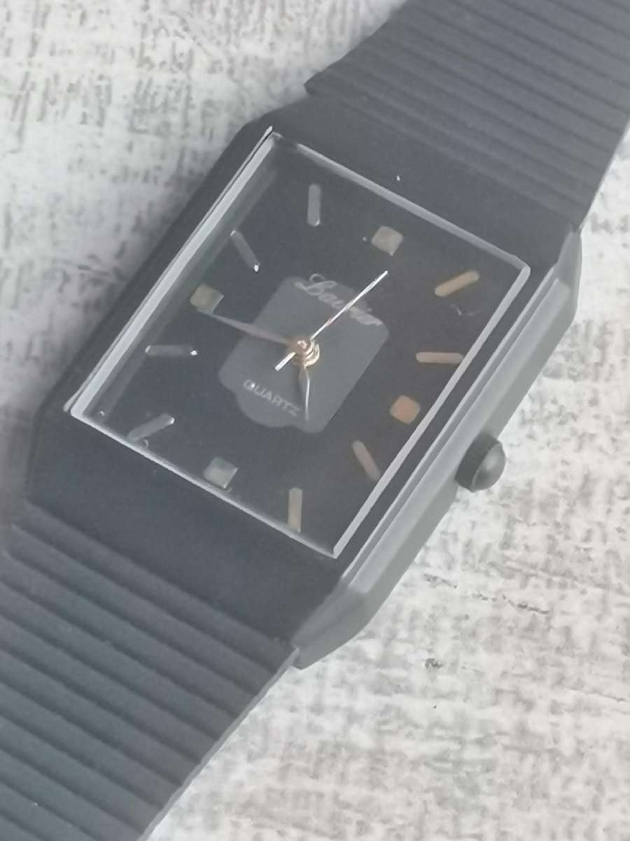 LADIES LAURIER ALL BLACK STEEL WATCH IN EXCELLENT WORKING CONDITION