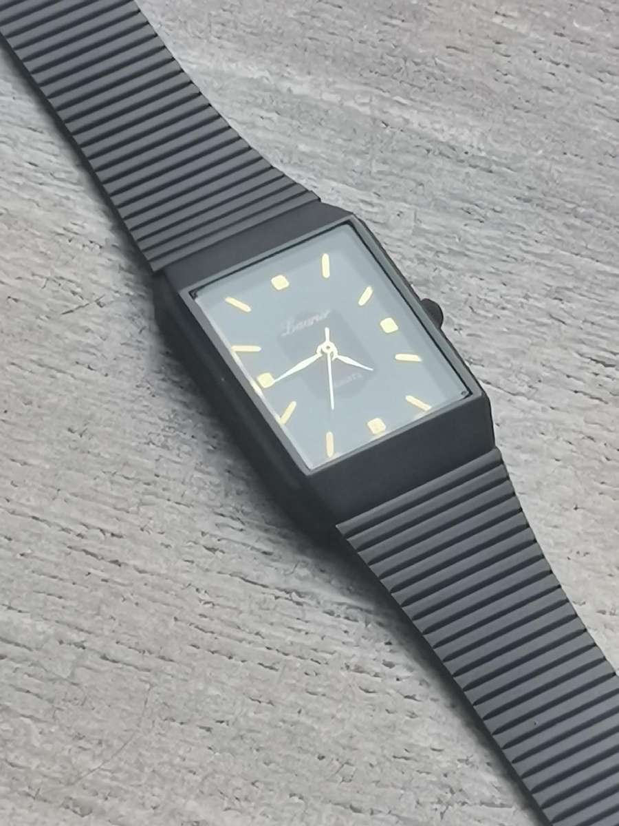 LADIES LAURIER ALL BLACK STEEL WATCH IN EXCELLENT WORKING CONDITION