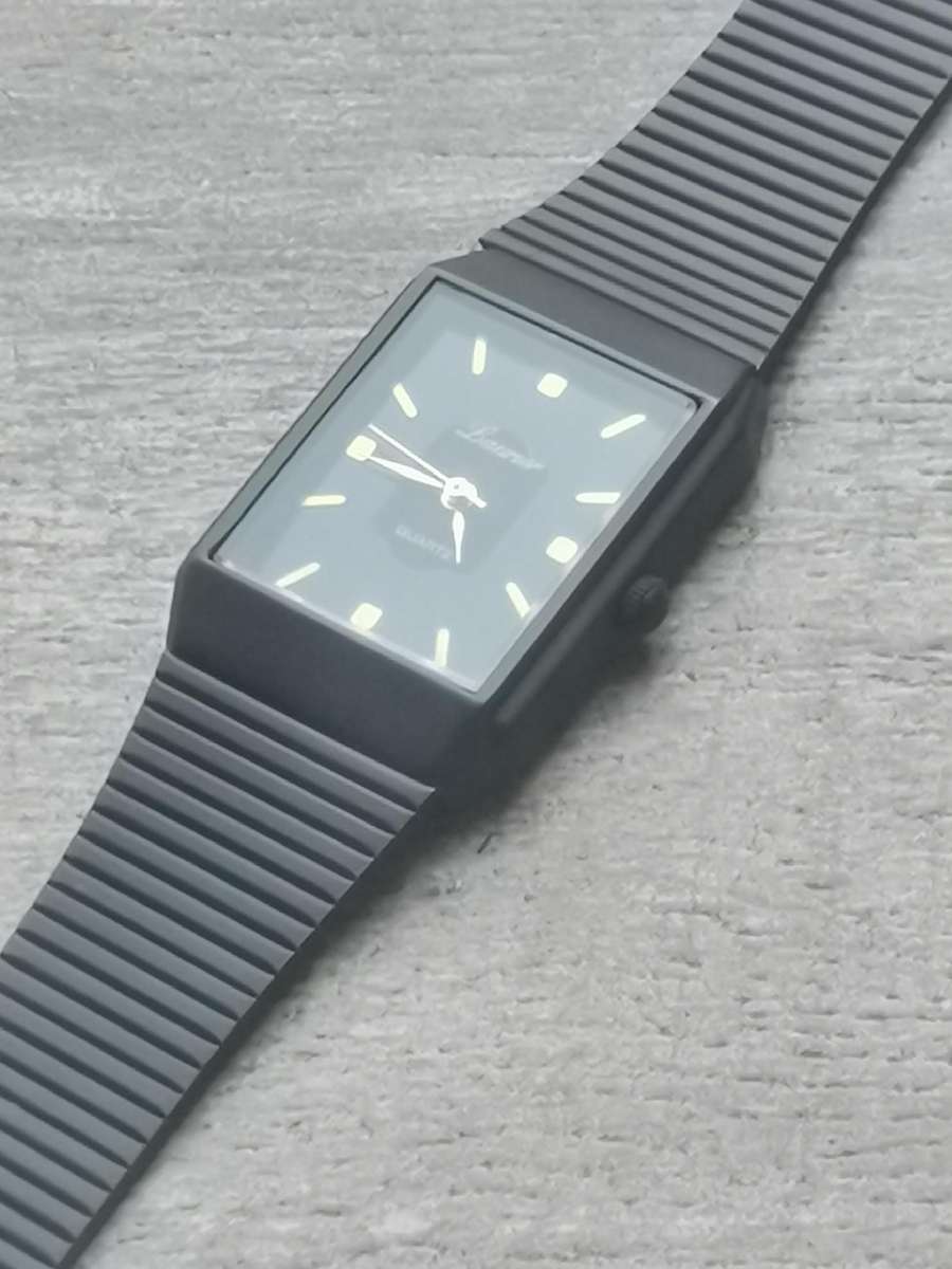 LADIES LAURIER ALL BLACK STEEL WATCH IN EXCELLENT WORKING CONDITION