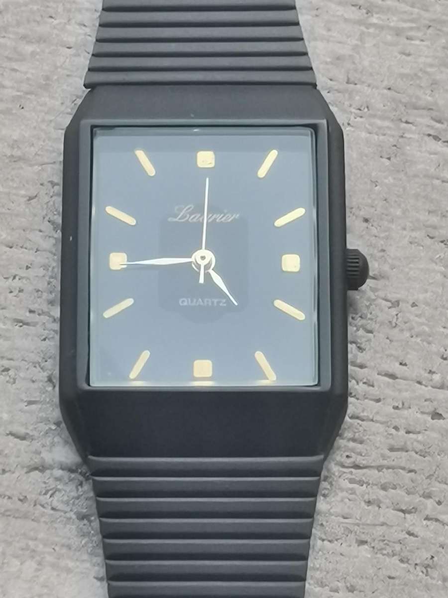 LADIES LAURIER ALL BLACK STEEL WATCH IN EXCELLENT WORKING CONDITION