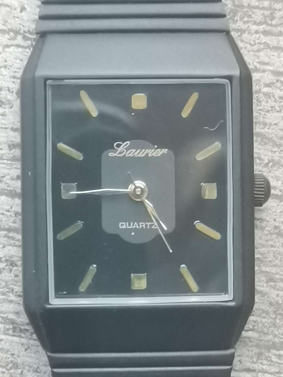 LADIES LAURIER ALL BLACK STEEL WATCH IN EXCELLENT WORKING CONDITION