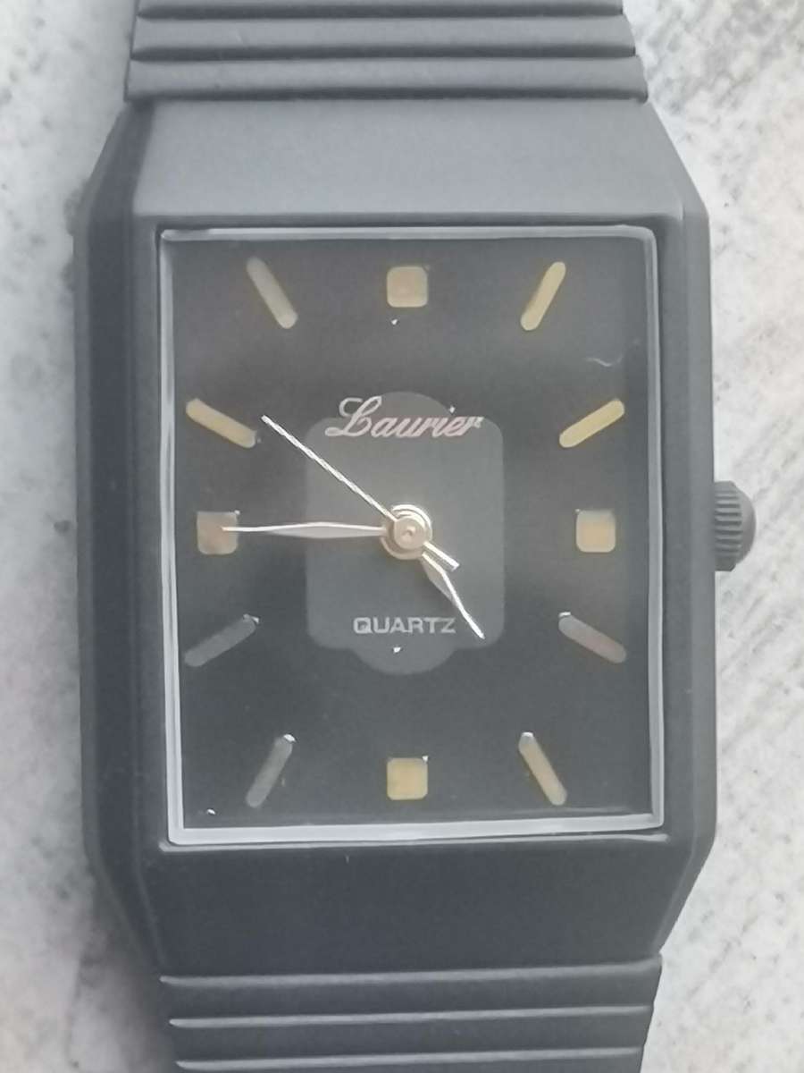 LADIES LAURIER ALL BLACK STEEL WATCH IN EXCELLENT WORKING CONDITION