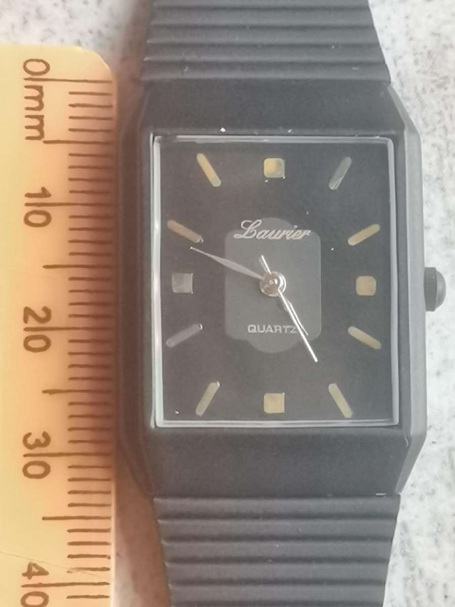 LADIES LAURIER ALL BLACK STEEL WATCH IN EXCELLENT WORKING CONDITION