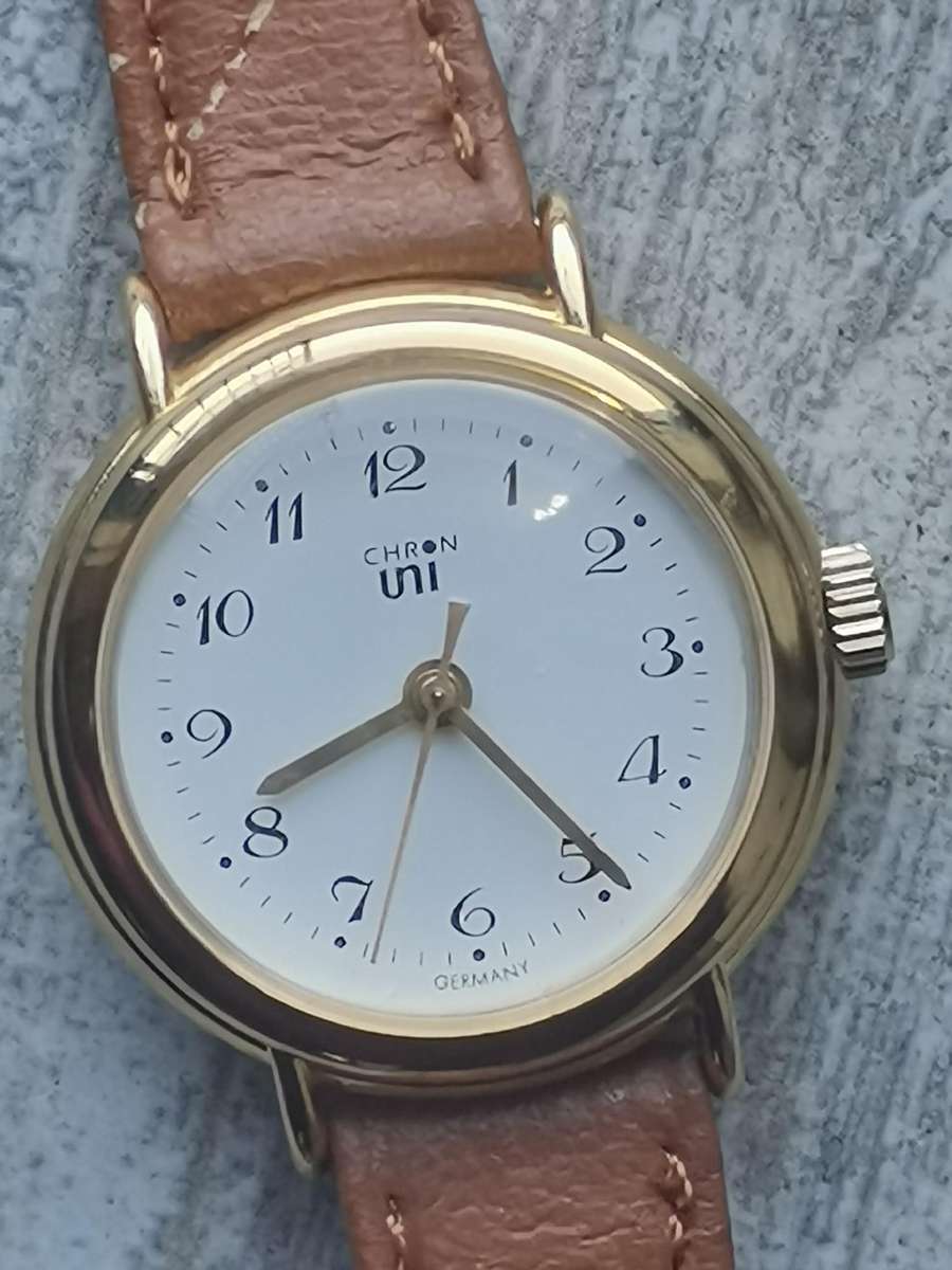 LADIES CHRON UTI GERMANY MECHANICAL HAND WINDING WATCH IN EXCELLENT WORKING CONDITION