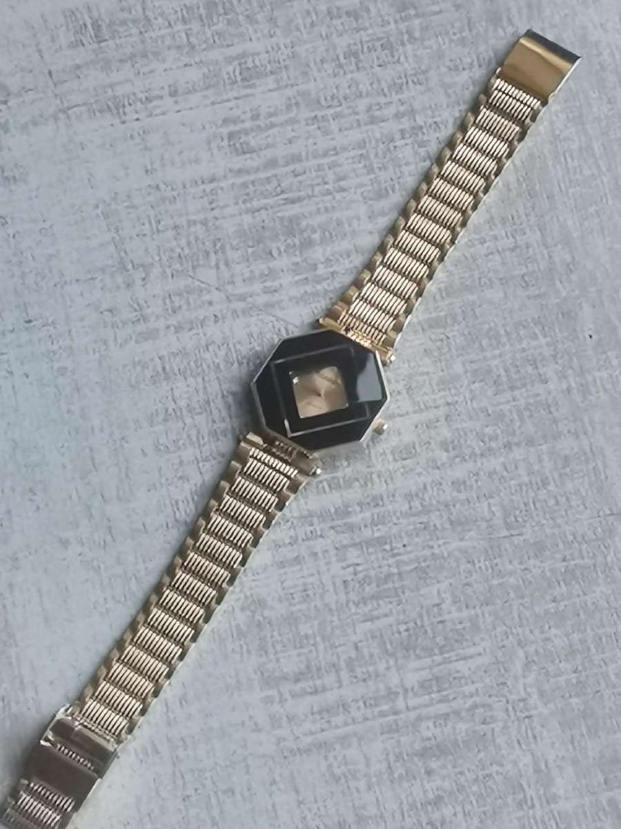 STUNNING LADIES OCCASION 18K GOLD PLATED WATCH IN EXCELLENT WORKING CONDITION