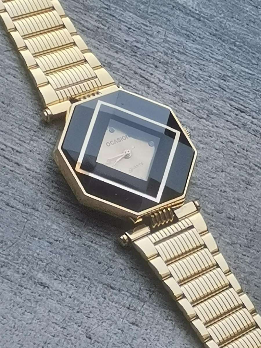 STUNNING LADIES OCCASION 18K GOLD PLATED WATCH IN EXCELLENT WORKING CONDITION