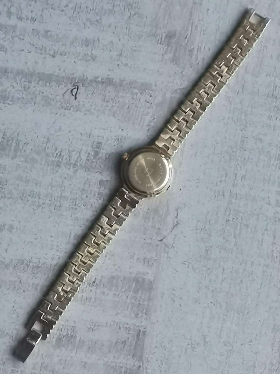 LADIES STL 18K GOLD PLATED WATCH IN EXCELLENT WORKING CONDITION