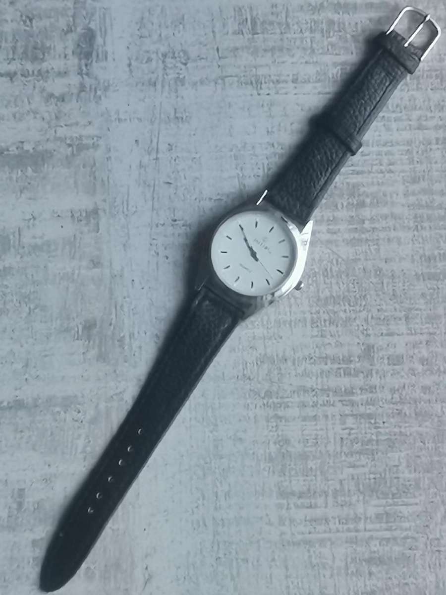 MENS VINTAGE INITIAL WATCH IN EXCELLENT WORKING CONDITION