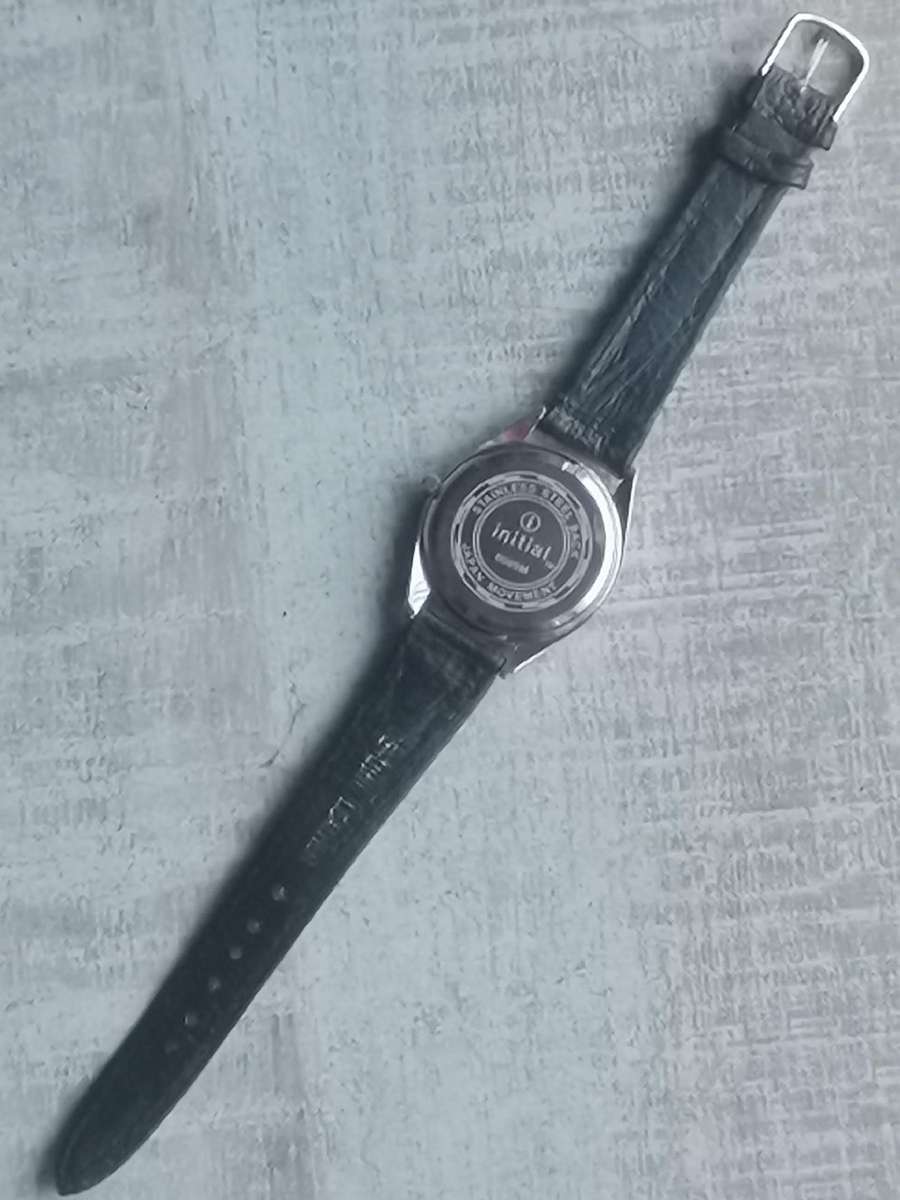 MENS VINTAGE INITIAL WATCH IN EXCELLENT WORKING CONDITION