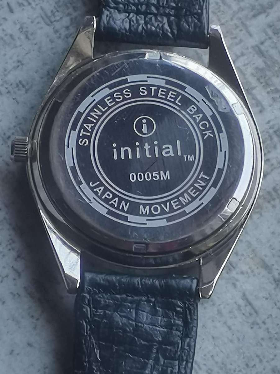 MENS VINTAGE INITIAL WATCH IN EXCELLENT WORKING CONDITION