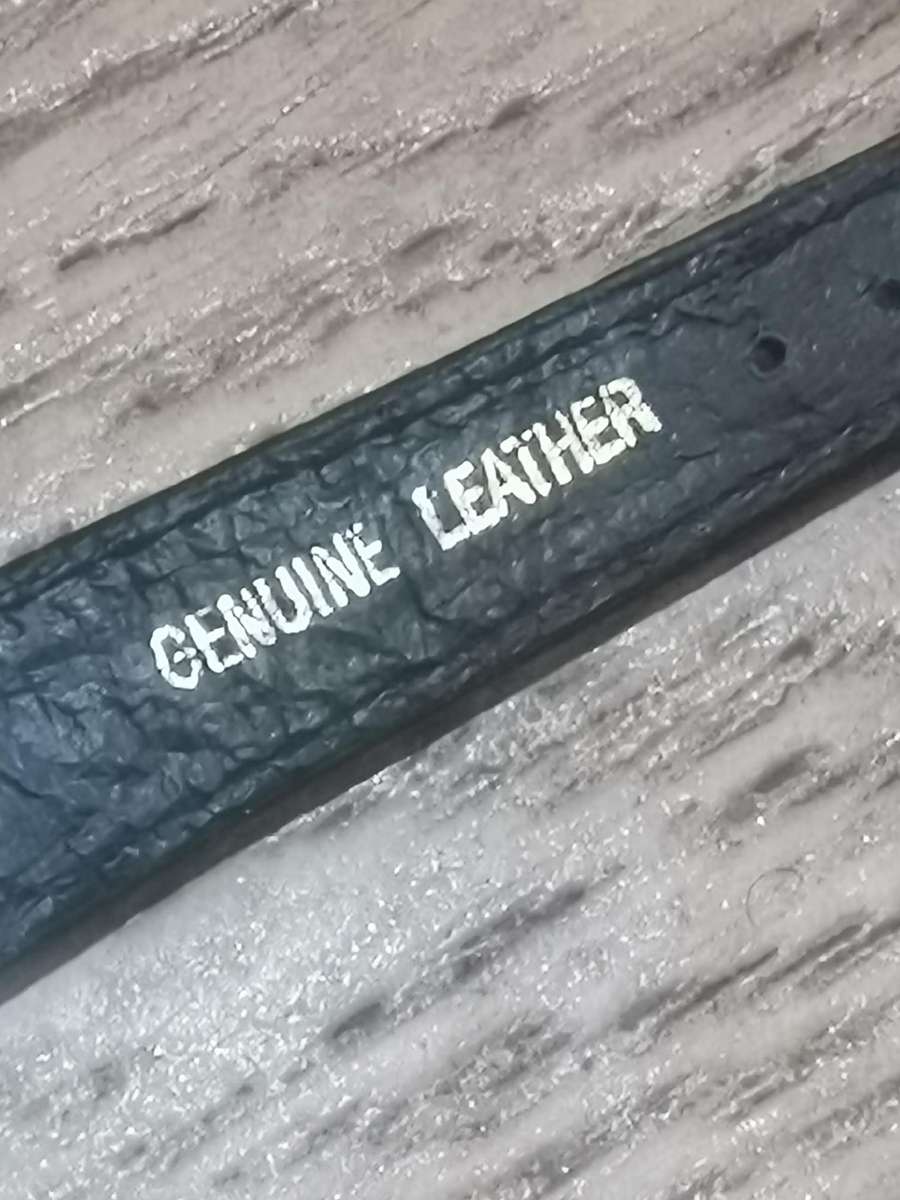 MENS VINTAGE INITIAL WATCH IN EXCELLENT WORKING CONDITION